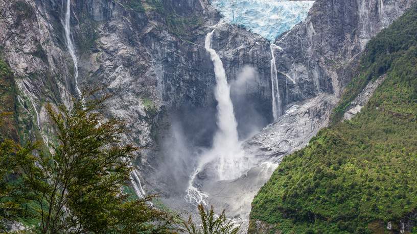 Carretera Austral - Hanging Glacier Queulat N.P.