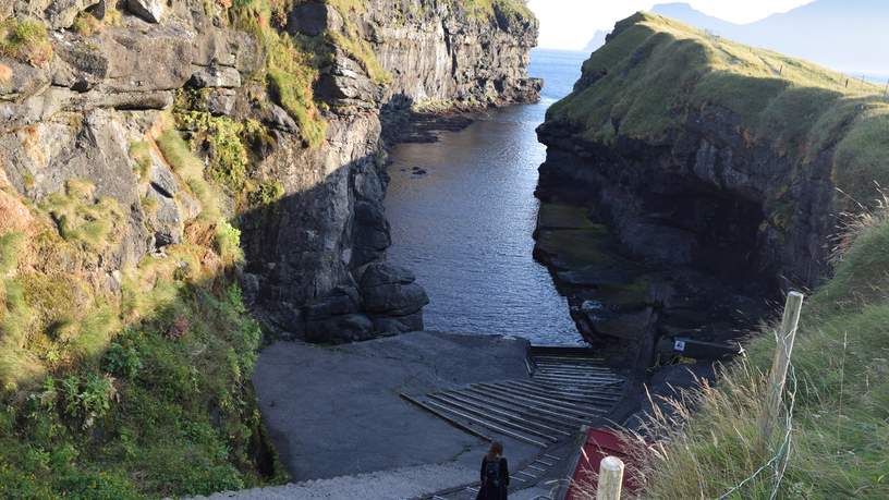 Natuurlijke haven van Gjógv