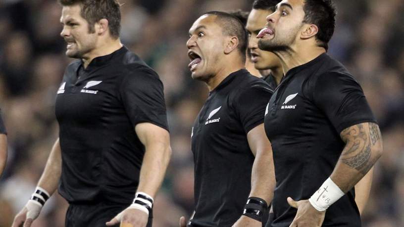 Bij aanvang van de wedstrijd doen de 'All Blacks' een Haka