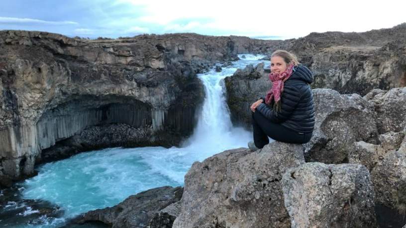 De Aldeyjarfoss waterval aan de noordelijke zijde van de Sprengisandur hooglandroute